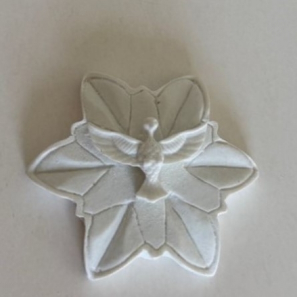 Aplique Espírito Santo com Resplendor em Resina - 5X5cm